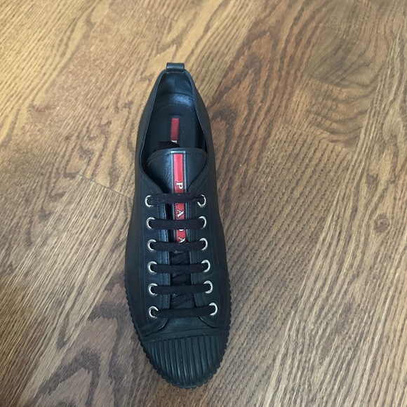 Prada sneakers size 9 perfect, true to size fit 8,5,9 - Picture 2 of 3